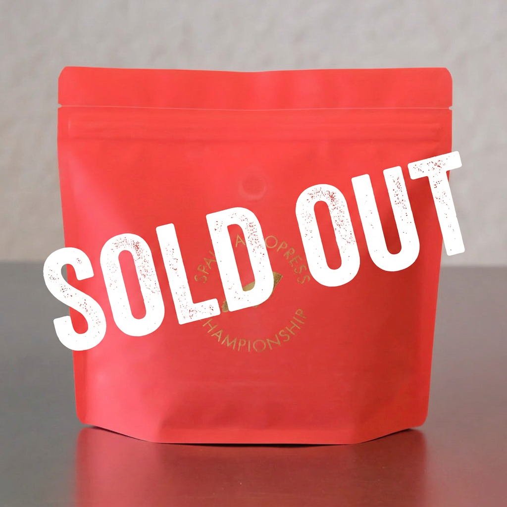 Café Colombia Competición Aeropress 2026 con sello Sold Out en letras blancas diagonales